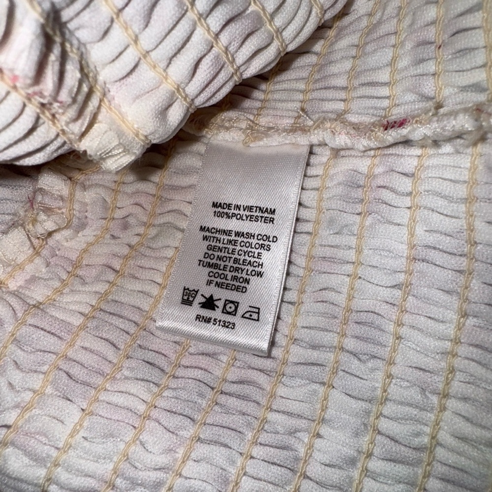 CeCe Women’s Pink/Cream Flower Blouse NWT - Picture 4 of 6